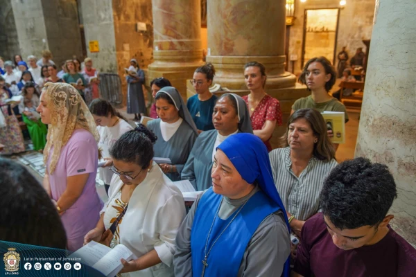 Los fieles presentes en la Misa de Corpus Chrsti en la Basílica del Santo Sepulcro. Crédito: Latin Patriarchate of Jerusalem