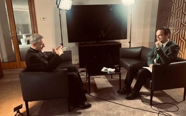 El arzobispo Georg Gänswein en entrevista con el corresponsal de EWTN en Roma, Rudolf Gehrig, el 13 de junio de 2025. Crédito: Andrea Manna / EWTN Vaticano.