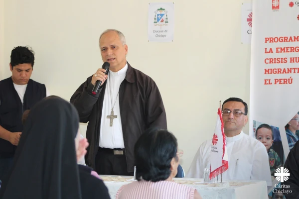Mons. Prevost en 2019. Crédito: Cortesía de Janinna Sesa Córdova, Cáritas Chiclayo.