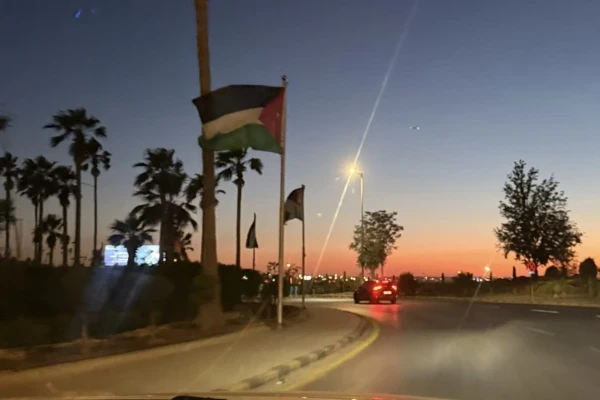 Cameron Mumford y la Madre Epifania finalmente llegan a Jordania. Crédito: Cameron Mumford