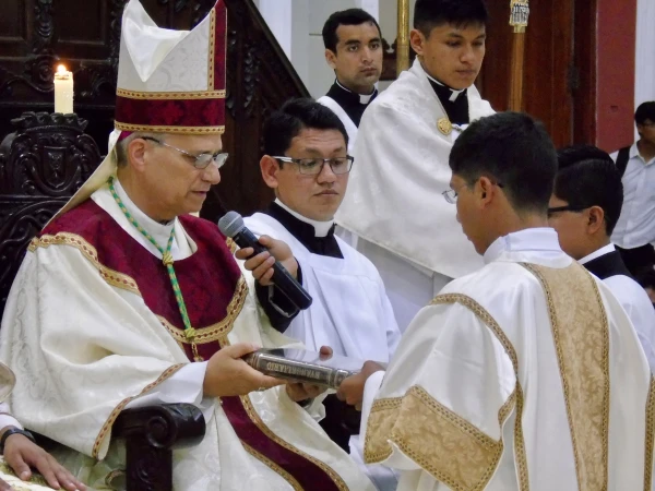 Ordenación de diáconos, presidida por el Papa León XIV, el 12 de diciembre de 2017, en la Catedral de Chiclayo - Perú. Crédito: Seminario Mayor Santo Toribio de Mogrovejo