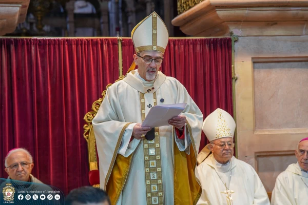 El Cardenal Pizzaballa lee su homilía en la Misa de Corpus Christi en la Basílica del Santo Sepulcro de Jerusalén. Crédito: Latin Patriarchate of Jerusalem