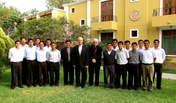 Primera visita de León XIV al Preseminario