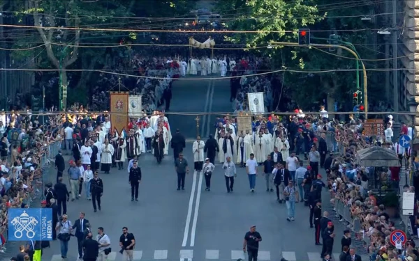 Procesión del Corpus Christi por las calles de Roma, presidida por el Papa León XIV, este 22 de junio de 2025. Crédito: Captura de video/Vatican Media.