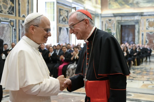 EL Cardenal Pietro Parolin, Secretario de Estado de la Santa Sede, introdujo el encuentro con un breve discurso. Crédito: Vatican Media
